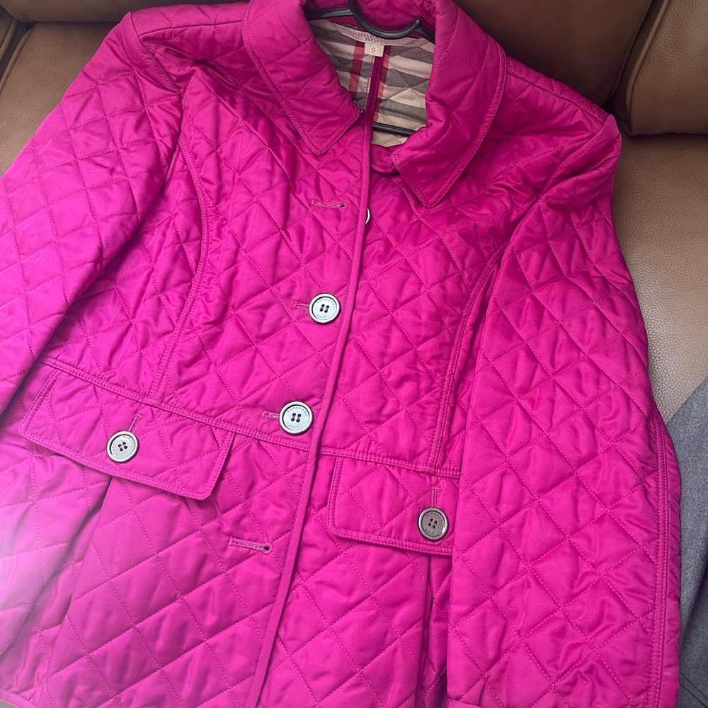 Authentic BURBERRY Women Classic Coat/Jacket, size S in fuchsia.